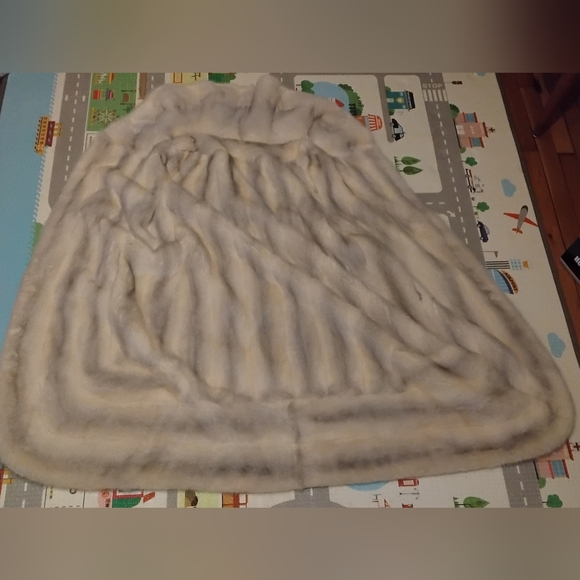 Silver Sable Mink Fur Cape Coat - Picture 8 of 11